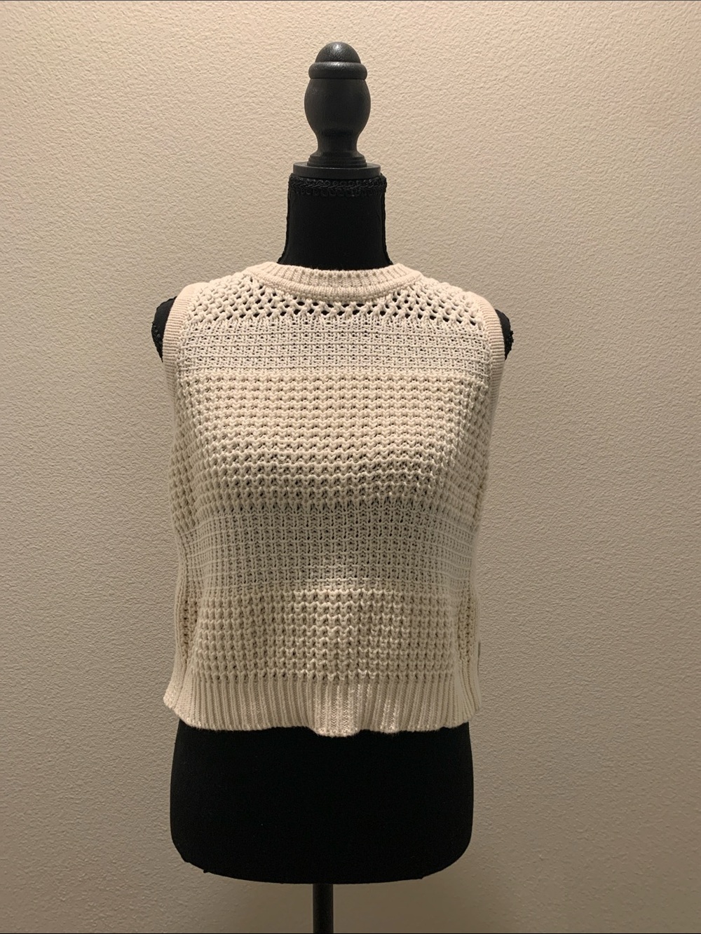 Universal Thread Cream Cropped Knit Tank NWOT (Size S)
